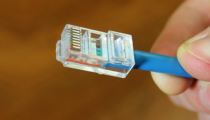 جایگذاری دقیق سیمها درون سوکت RJ45 جایگذاری دقیق سیمها درون سوکت RJ45